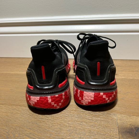 Women’s 9/men’s 7.5 Adidas Ultraboost - Picture 5 of 9